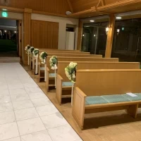 広々と座ることが出来る長い椅子になっています