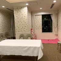 親族控え室です
ガーデンに続くドアがあります