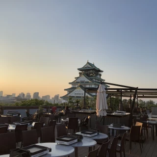 屋上で挙式もできる。大阪城が一望できる