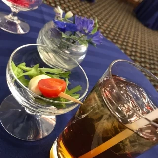 待ち合いのドリンクとフードです！