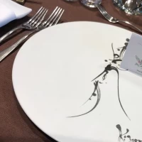 会場には、お皿が準備されてました。