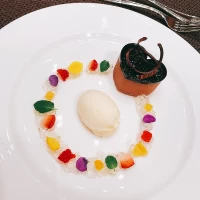 春を待ち遠しくさせるデザートでした。