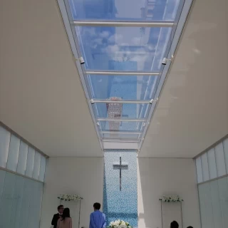ポートタワーの見えるチャペル
