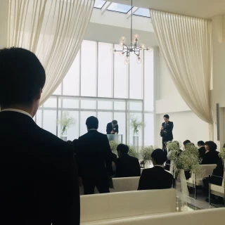 後ろから差す光が美しさをひきたてる