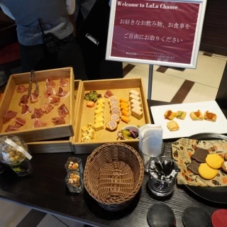 ウエルカムスペースにも軽食を用意してもらえます。