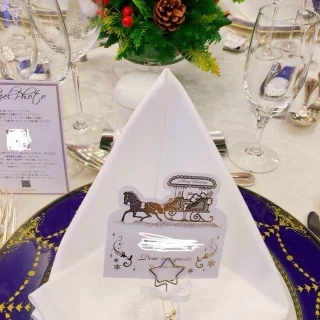 お花はクリスマス感で赤にしました。