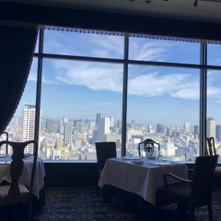 高層階で眺めも素敵です。晴れていると通天閣なども見れます。