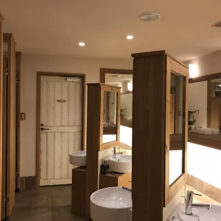 女性トイレは後ろ姿も見やすくなっているんだとか