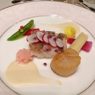 魚料理でしたが、添えてあるホタテが美味しかったです。