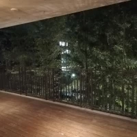 会場のテラスから竹林を眺められる