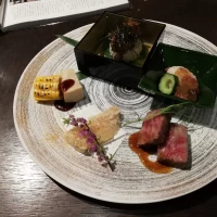 和を取り入れた料理。どれも美味しかった。