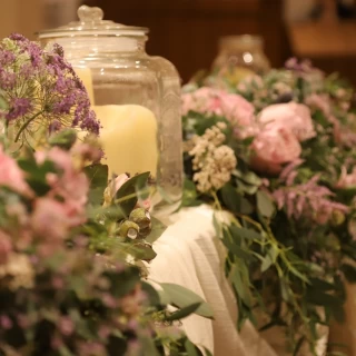 メインテーブルの花