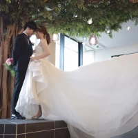 ヘアメイクさんがドレスをふんわりしてくださりました