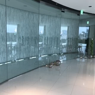 新郎新婦の入場にはライトアップされます。