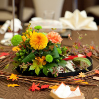 秋をイメージした卓と装花にしました。