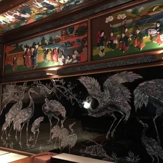 螺鈿細工がとても細かで、迫力満点です。