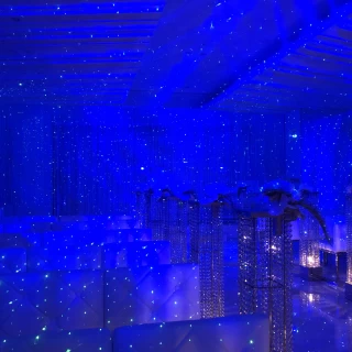 チャペルの
星空ウェディングです