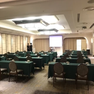 会場