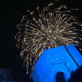 披露宴後にプロジェクションマッピングと花火が上がりました。