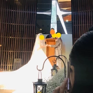 ウェディングドレスの映えるチャペル
