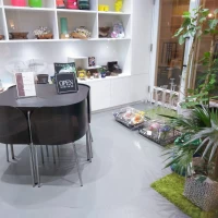 ホテル地下には花屋があり、花屋スタッフと直接打ち合わせ
可