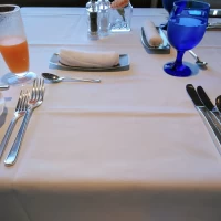 ナフキンやテーブルクロスの色は組み合せ自由。