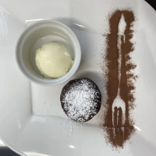 試食のチョコレートケーキ。