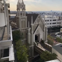 披露宴会場から教会を見下ろせる