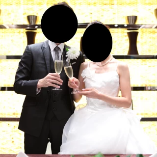 高砂席の後ろはゴールドのライトでライトアップされていました