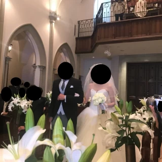新婦が父親とともに入場しているシーンです。