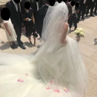フラワーシャワーがドレスにかかりとてもきれいでした。
