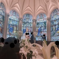 とても天井の高い挙式会場です。