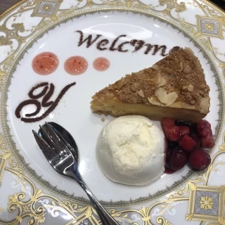 夫婦でそれぞれ違うケーキをくださいました。