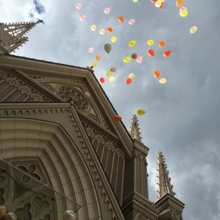 バルーンリリースは天気が良く幻想的だった