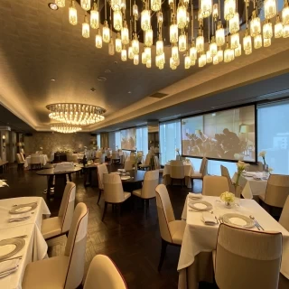 THE GRAND 47の会場（写真はレストラン仕様の配置）