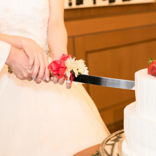 ケーキ入刀の写真です。