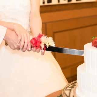 ケーキ入刀の写真です。