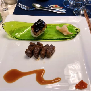 大好評だったフォアグラ寿司です！お肉の焼き加減は選べます。