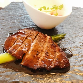 メインの肉料理
好みに応じて焼き加減を調節して頂きました