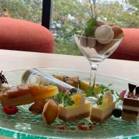 フェアで出していただいた美しいデザートプレート。