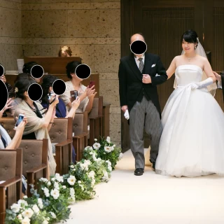 父と母と3人で入場するスタイルにアレンジ。
