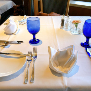 式場に見学の食事の際に用意されていたテーブル。