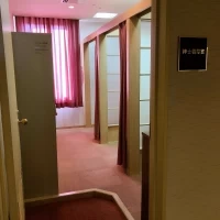 両家の控え室。とても広い。