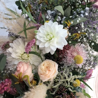 新婦の雰囲気ともあった素敵な装花でした