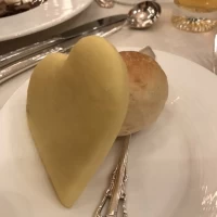 パンはハート型もあり凝っていました。