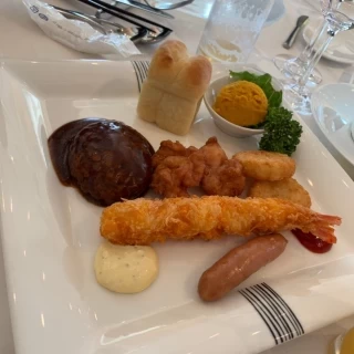 お子様用の料理です、小学生までがちょうど良さそうです
