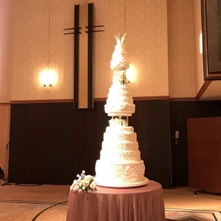 豪華なウェディングケーキは圧巻でした。