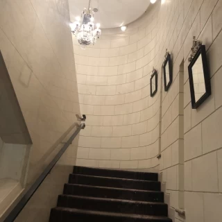 館内の階段
