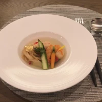 真鯛とカニ。かつおだしがとっても良い匂いだった。