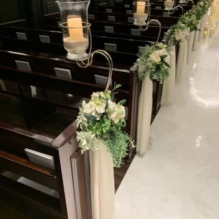 席横の装花